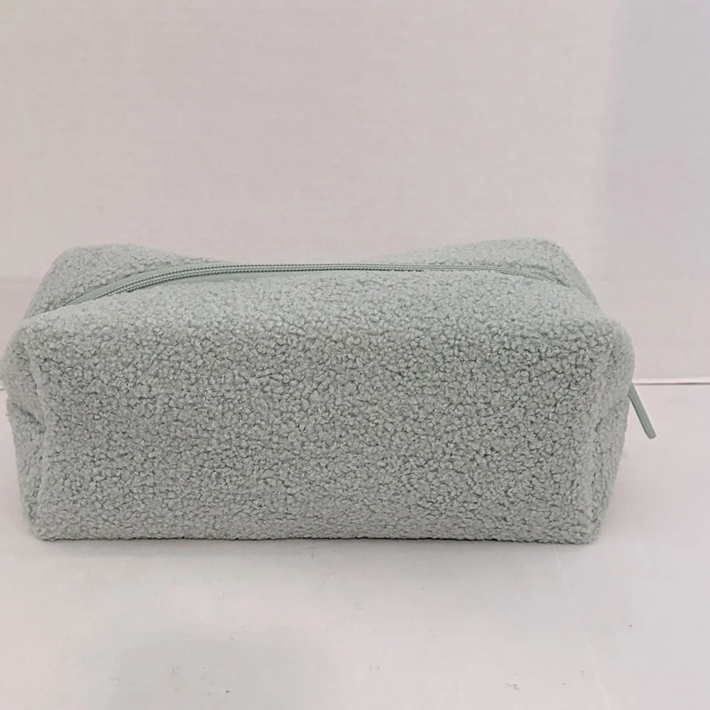 Kristin Ess Mint Green Textured Pouch NWOT